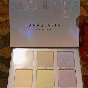 Anastasia Beverly Hills moonchild glow kit